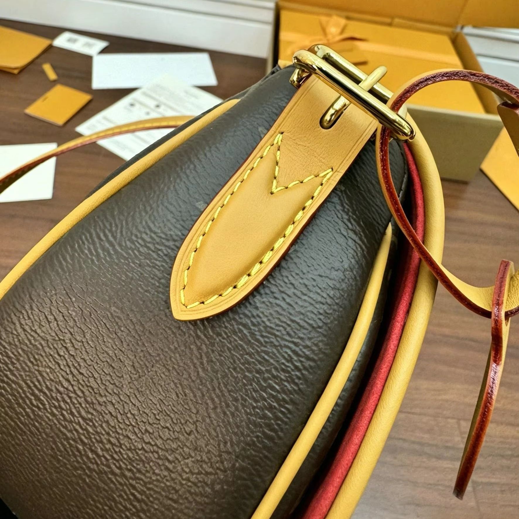 Tote Bag Leather Monogram - Tas Selempang Silinder Kanvas Monogram, Tas