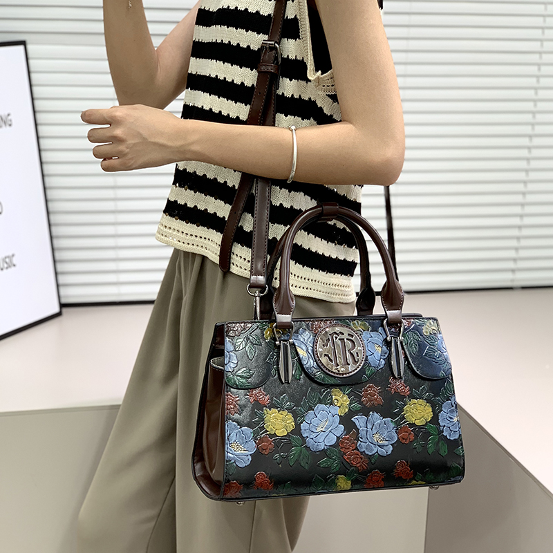Tas Tote Vintage Bermotif Bung - Luxury Bags That Are Vegan ulasan dan harga
