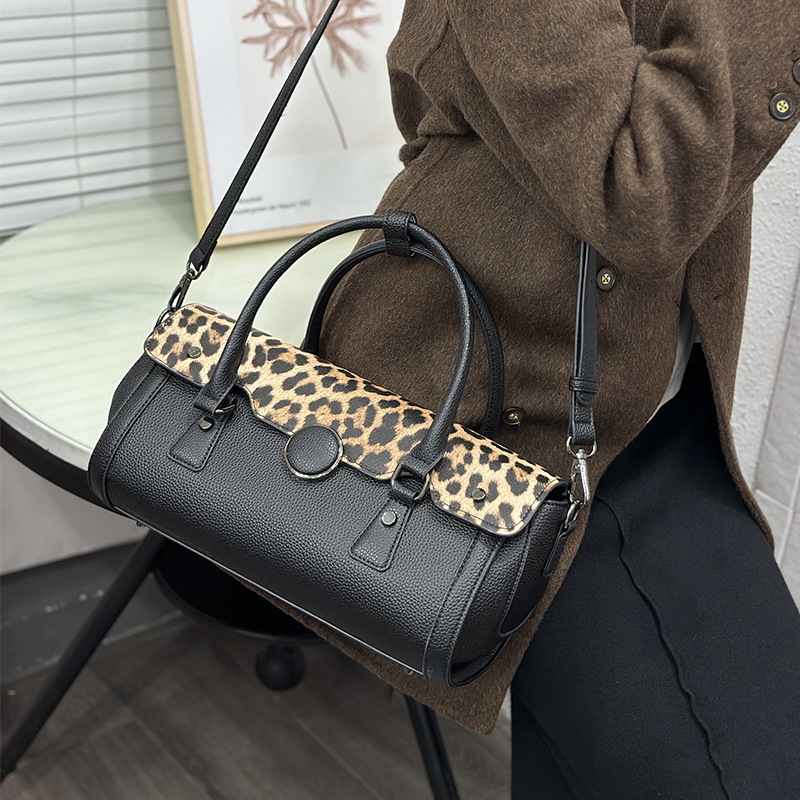 Tas Selempang Wanita Motif Leo - Luxury Bags That Are Vegan ulasan dan harga